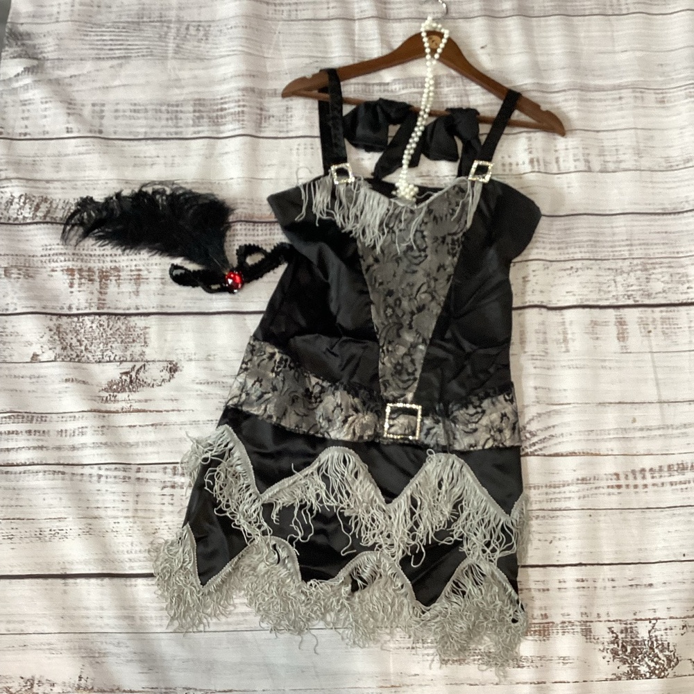 1803. Flapper Deluxe Costume Black (Large)
EUC